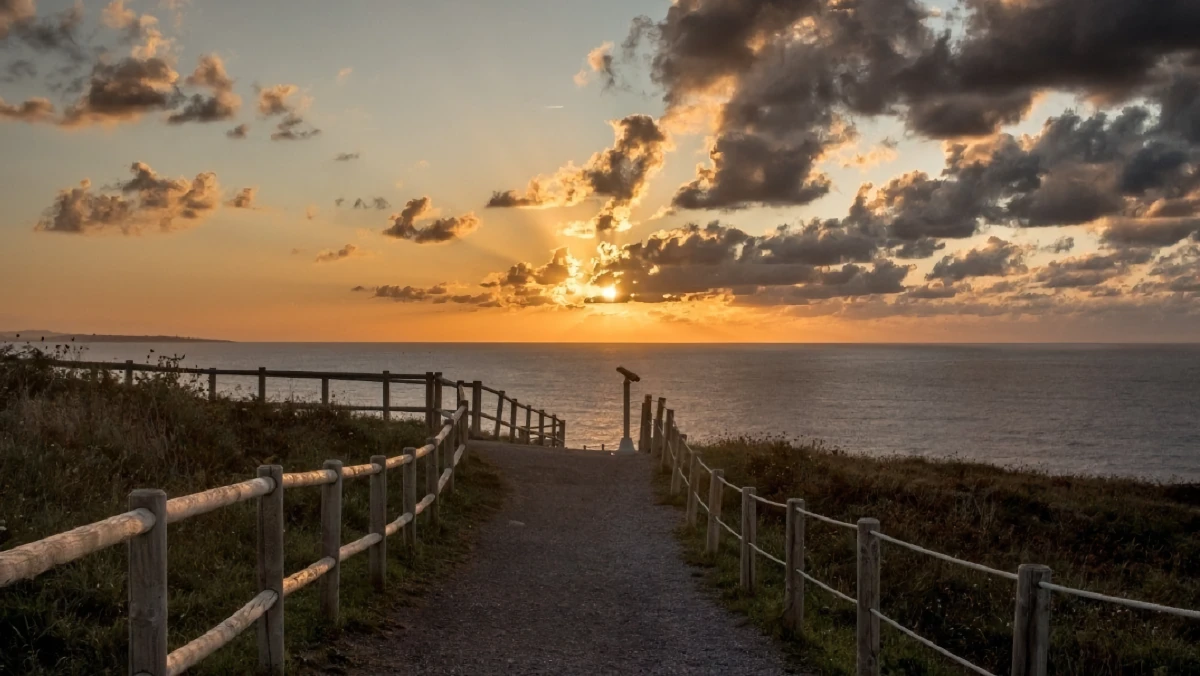 Atardecer Agroturismo Casa Faro Ajo